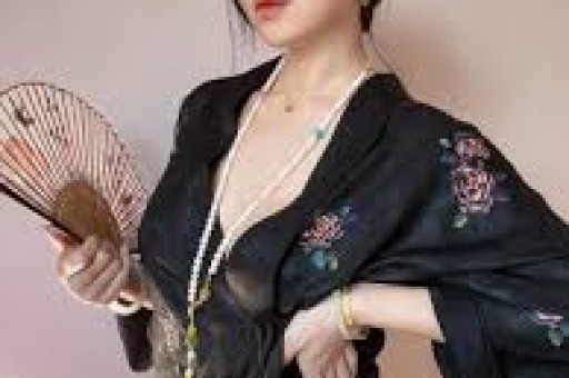情侣吵架闹上热搜：王鹤润遭群嘲且负面被扒主打黑红也是红？